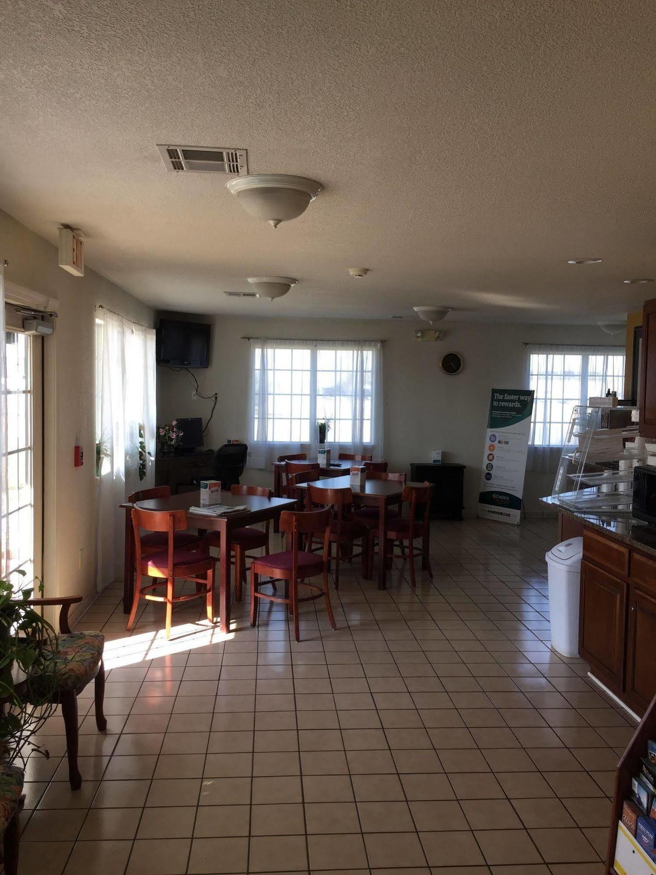 Rodeway Inn Goddard Εξωτερικό φωτογραφία